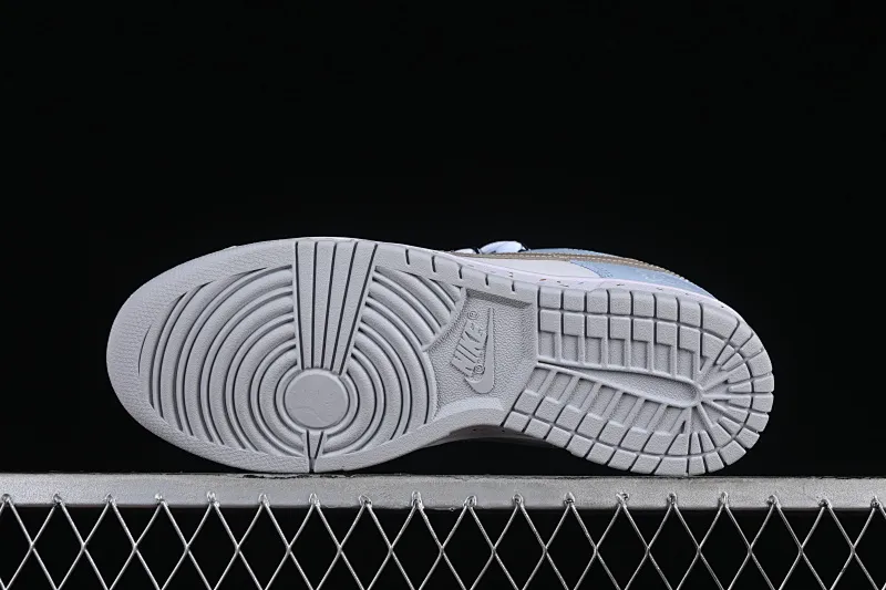 All categories Nk SB Dunk series Nk SB Dunk Low low-top sneakers Nk Dunk Pure "Platinum" Little Bear Story White Blue Brown Simple and versatile SB strap low-top casual sneakers DV0831-101